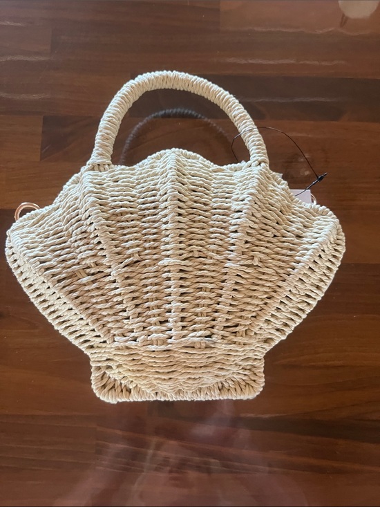 LC Lauren Conrad Handbags - NEW LC Lauren Conrad Cream Woven Shell Tote